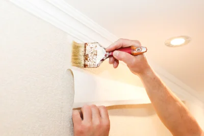Pose de papier peint à Rom — revêtements muraux et toiles de verre